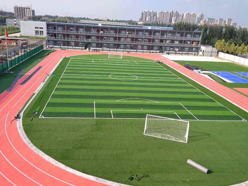學校到底適合做哪種塑膠跑道材料？