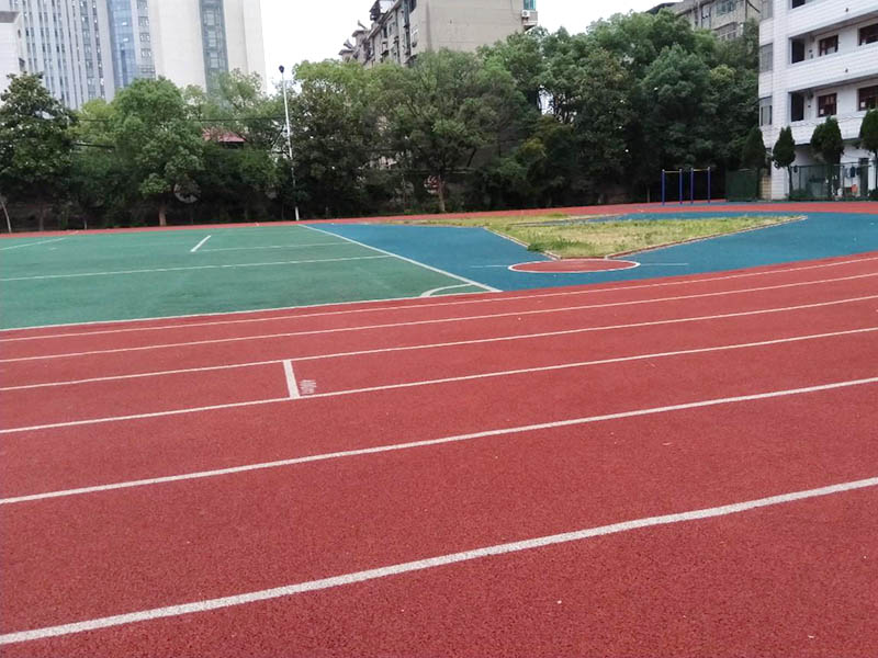 透氣型塑膠跑道多少錢一平方？標準價格！