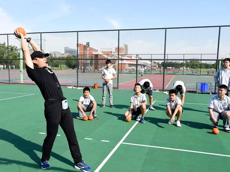 實心球能否在塑膠跑道上訓練？